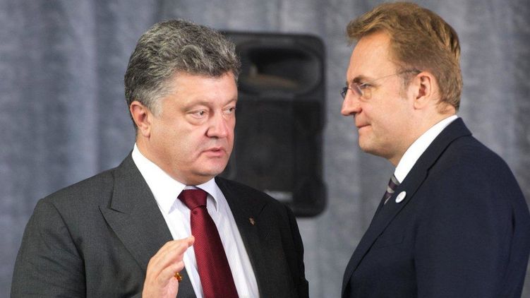 По информации о договоренности между Порошенко и Садовым, львовскому мэру пообещали премьерское кресло в обмен на содействие в президентской кампании. Фото: Укринформ  