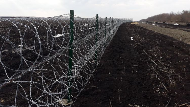 Стена на украинско-российской государственной границе. Фото с сайта ГПСУ