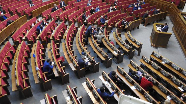 Второе чтение проекта нового избирательного кодекса будет проходить в полупустом сессионном зале, фото: Изым Каумбаев, 