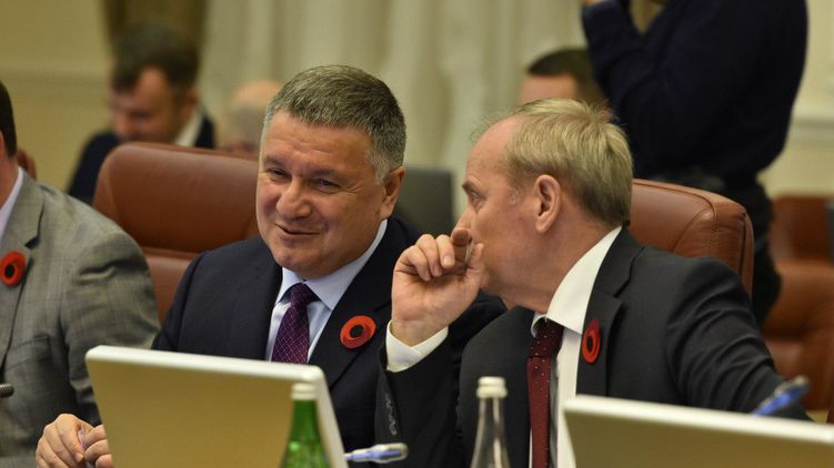 Министр внутренних дел Арсен Аваков (в центре), фото: 