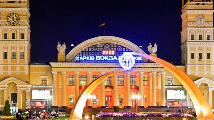 Харьковский вокзал. Фото с сайта viabona.com.ua