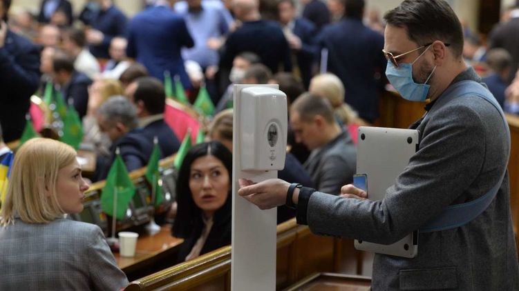 Несмотря на тотальную дезинфекцию в Раде, депутаты боятся собираться в сессионном зале. Фото: rada.gov.ua
