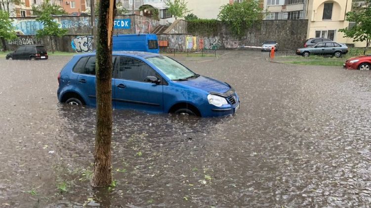 Киев затопило 4 мая. Фото: Информатор