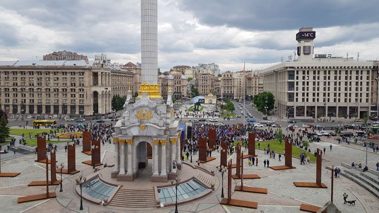 На Майдане в Киеве собрались несколько сотен противников 