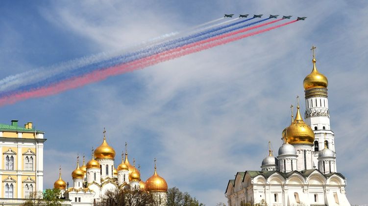 Штурмовики Су-25 во время парада к 70-летия Победы в Москве. Фото: may9.ru