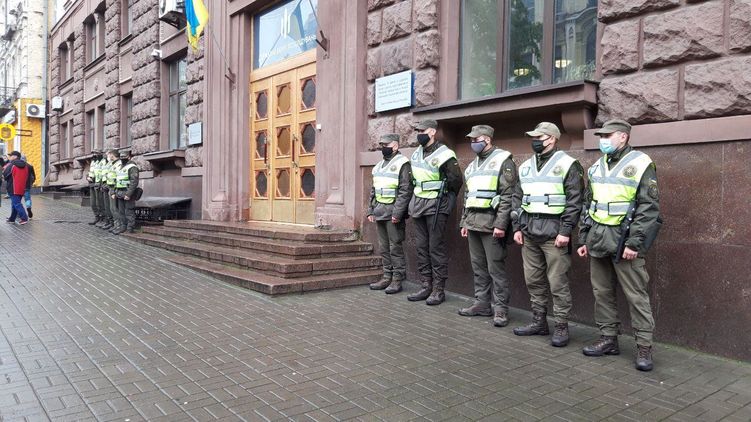Под ГБР ждут Петра Порошенко. Фото 