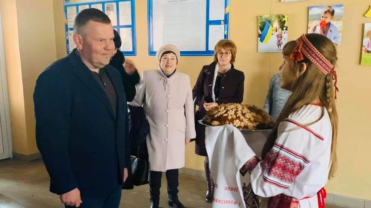 На перевыборах в Черниговской области решится, кто заменит умершего Валерия Давиденко (слева) в Верховной Раде, фото: facebook.com/pg/davydenkovn