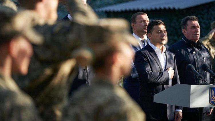 Владимир Зеленский во время поездки на Донбасс. Фото сайта президента