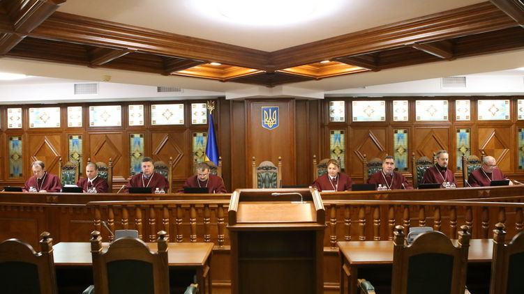 КСУ рассмотрит, соответствует ли закон о тотальной украинизации нормам Конституции