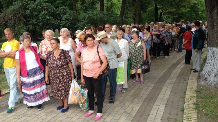 Организаторы акций протеста часто привлекают к участию в них людей старшего поколения. Фото 