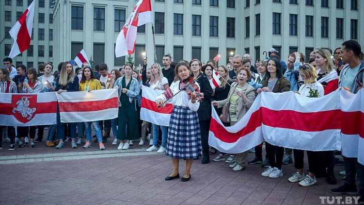 В четверг в Минске протестующие вновь собрались на площади Независимости. Фото: TUT.BY