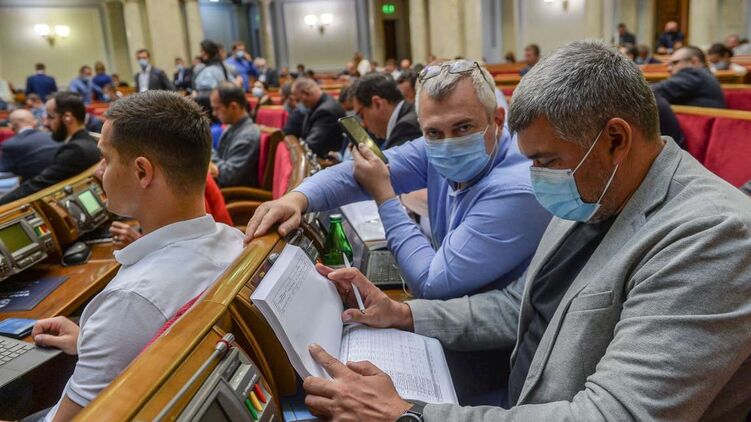 Депутаты прочитали проект бюджета, но пока не хотят за него голосовать, фото:rada.gov.ua