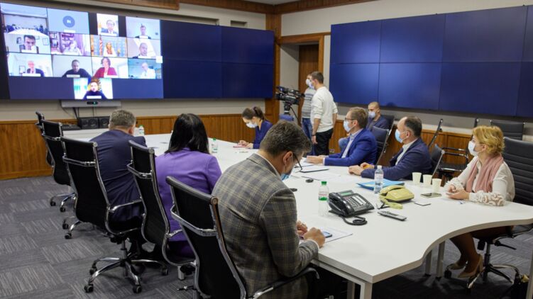 Встреча Зеленского с послами стран G7, где он поклялся не увольнять Сытника. Фото Офиса президента