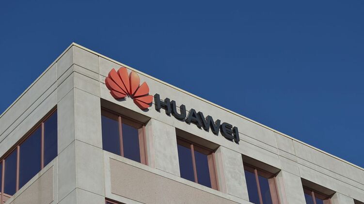 В США Huawei обвиняют в сборе данных
