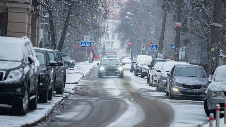 Как мощные снегопады 29 января блокировали украинские трассы. Фото 