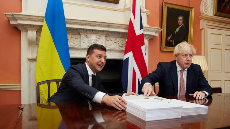 Президент Владимир Зеленский (слева) надеется на поддержку Великобритании в лице ее премьера Бориса Джонсона, фото: president.gov.ua