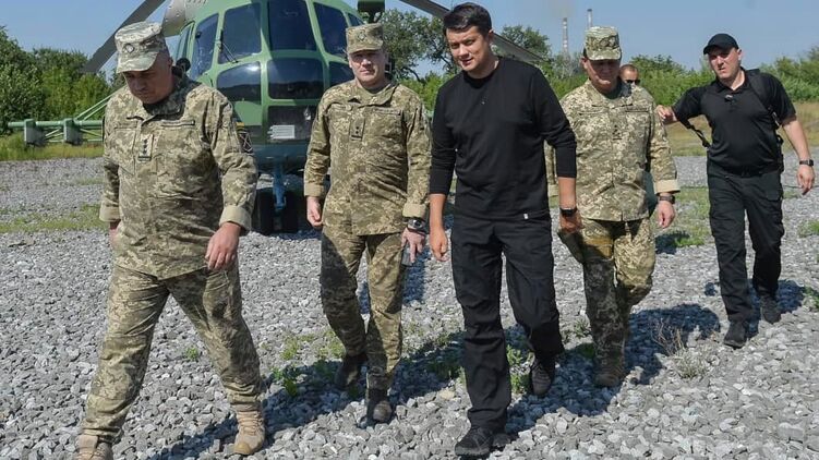 Спикер после снятия запрета отправился на Донбасс. Фото: Facebook/ dmytro.razumkov