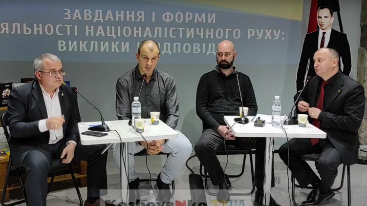 Евгений Карась (второй слева) рассказал, что украинцам 