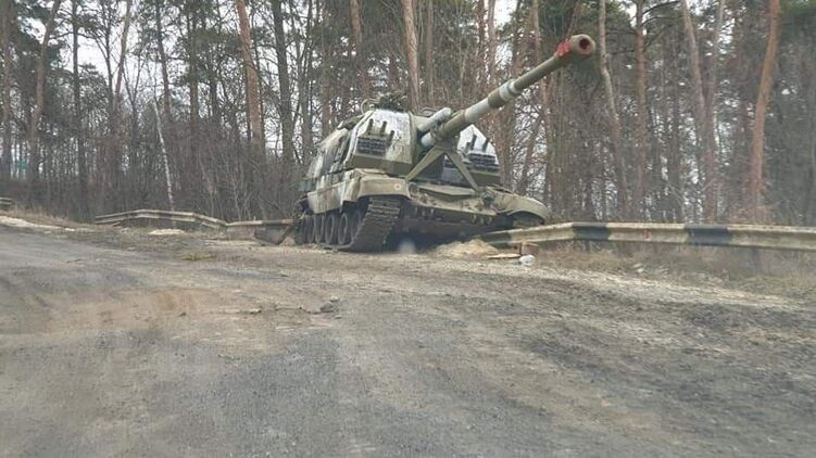 Подбитый танк под Тростянцом Сумской области