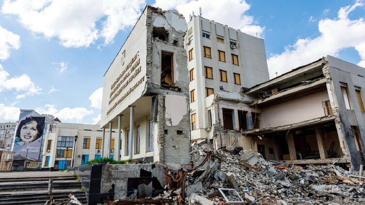 Так выглядит Академии госуправления в Харькове после бомбардировки 18 марта 