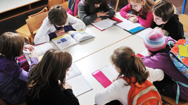 Украинские дети учатся за границей. Фото: np.pl.ua