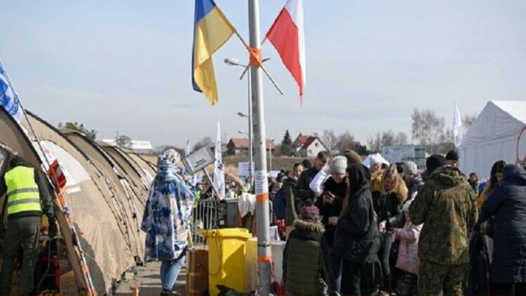 В Польше, куда выехало больше всего украинцев, срезали пособия для беженцев 