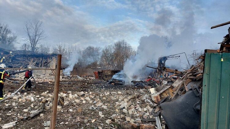 Последствия обстрела Дарницкого района Киева