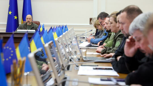 "Приходять мілітарі-ліберали". Що означають нові зміни в уряді України