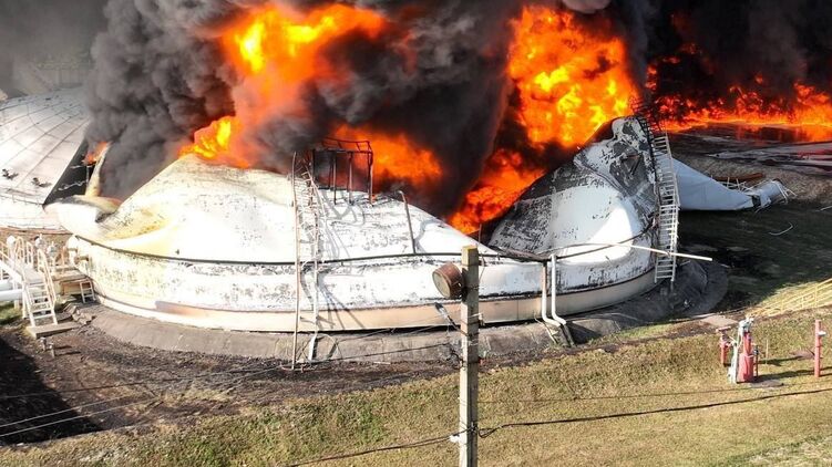 Пожежа на нафтобазі в Дубно після прильоту дрону