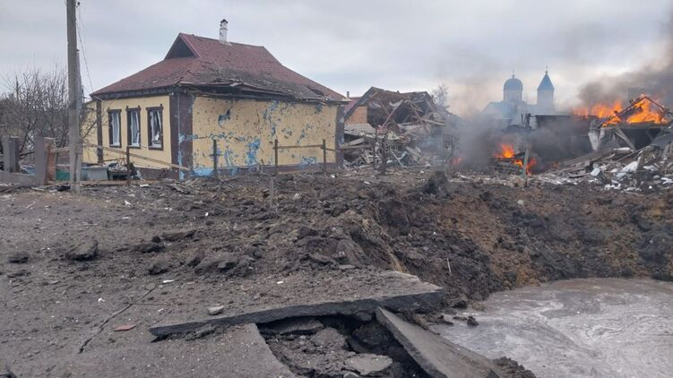 Последствия одного из ударов РФ по Харьковской области. Фото ГСЧС