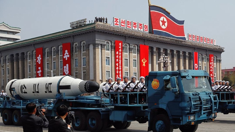 Демонстрация баллистической ракеты Pukkuksong на военном параде в Пхеньяне 15 апреля, Reuters