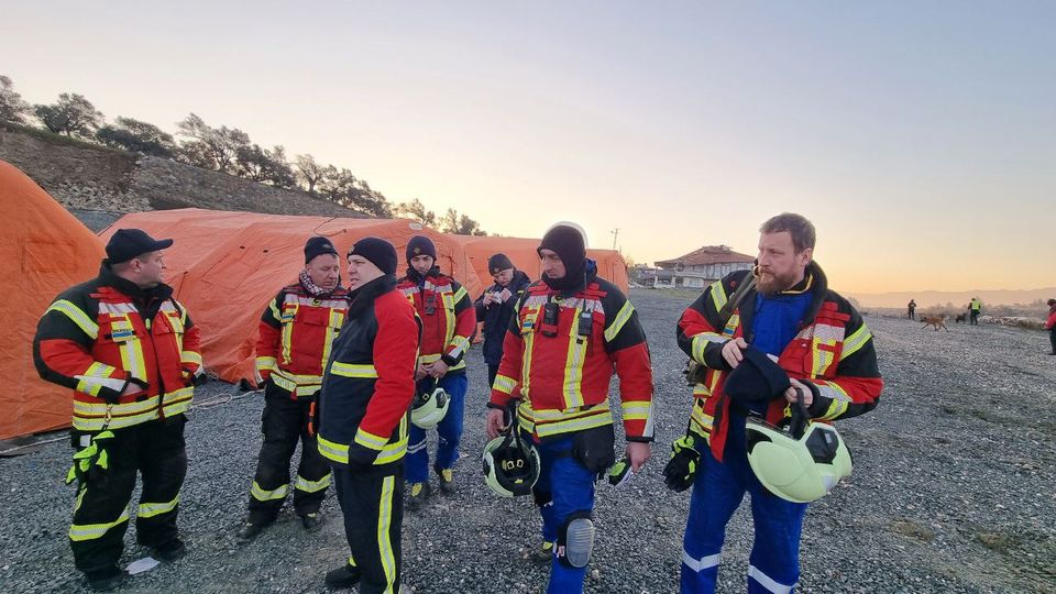 спасатели прибыли в Турцию
