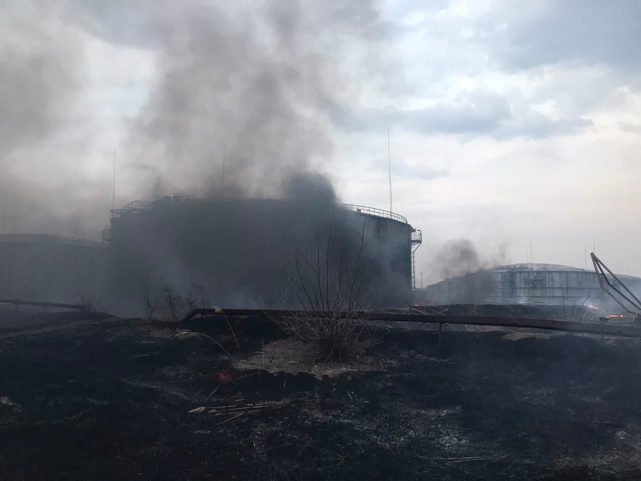 В Лисичанске вечером разбомбили хранилище нефтепродуктов