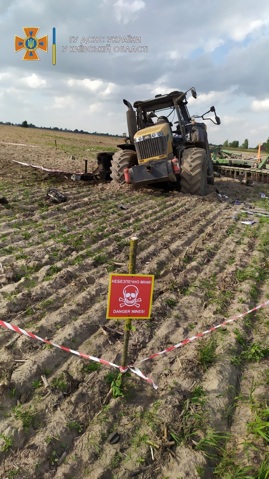 Под Киевом на снаряде подорвался трактор