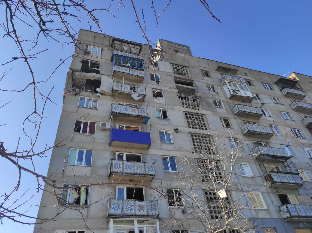 Нью-Йорк Донецкой области попал под обстрел - фото последствий