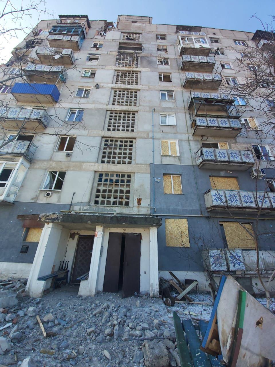 Нью-Йорк Донецької області потрапив під обстріл - фото наслідків