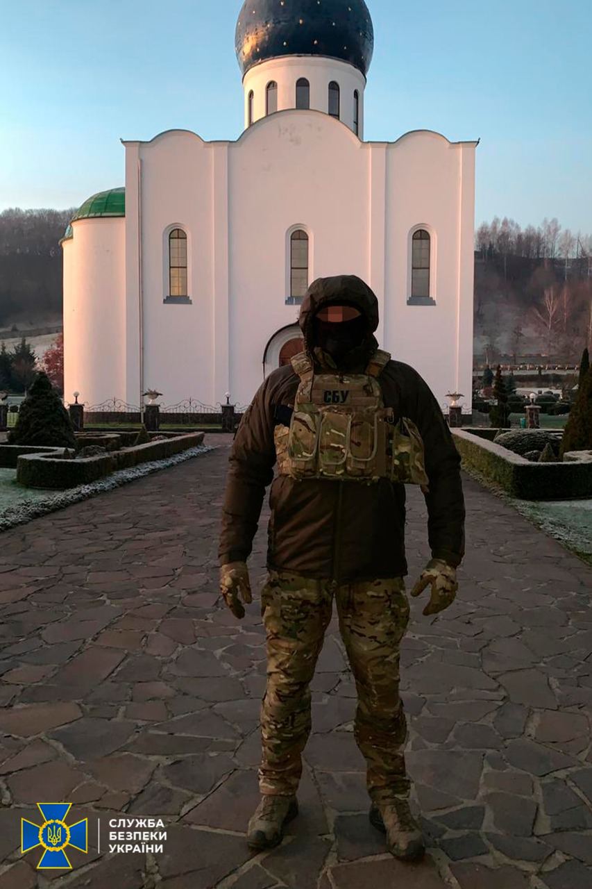 СБУ проводит обыски в Кирило-Мефодиевском монастыре под Мукачево