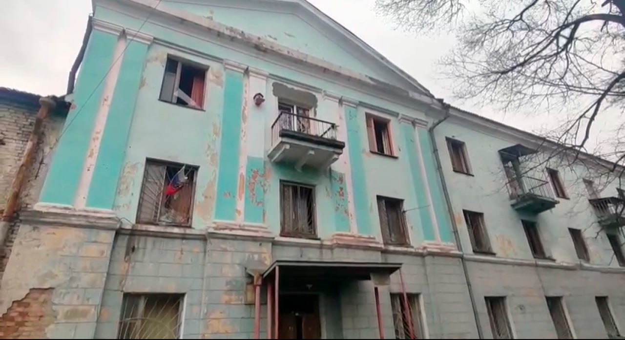 Последствия удара по Калининскому району Донецка сегодня утром