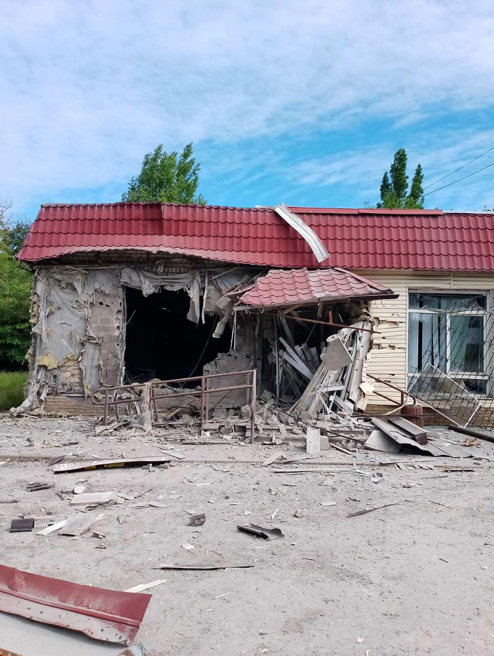 Последствия обстрелов в Луганской области