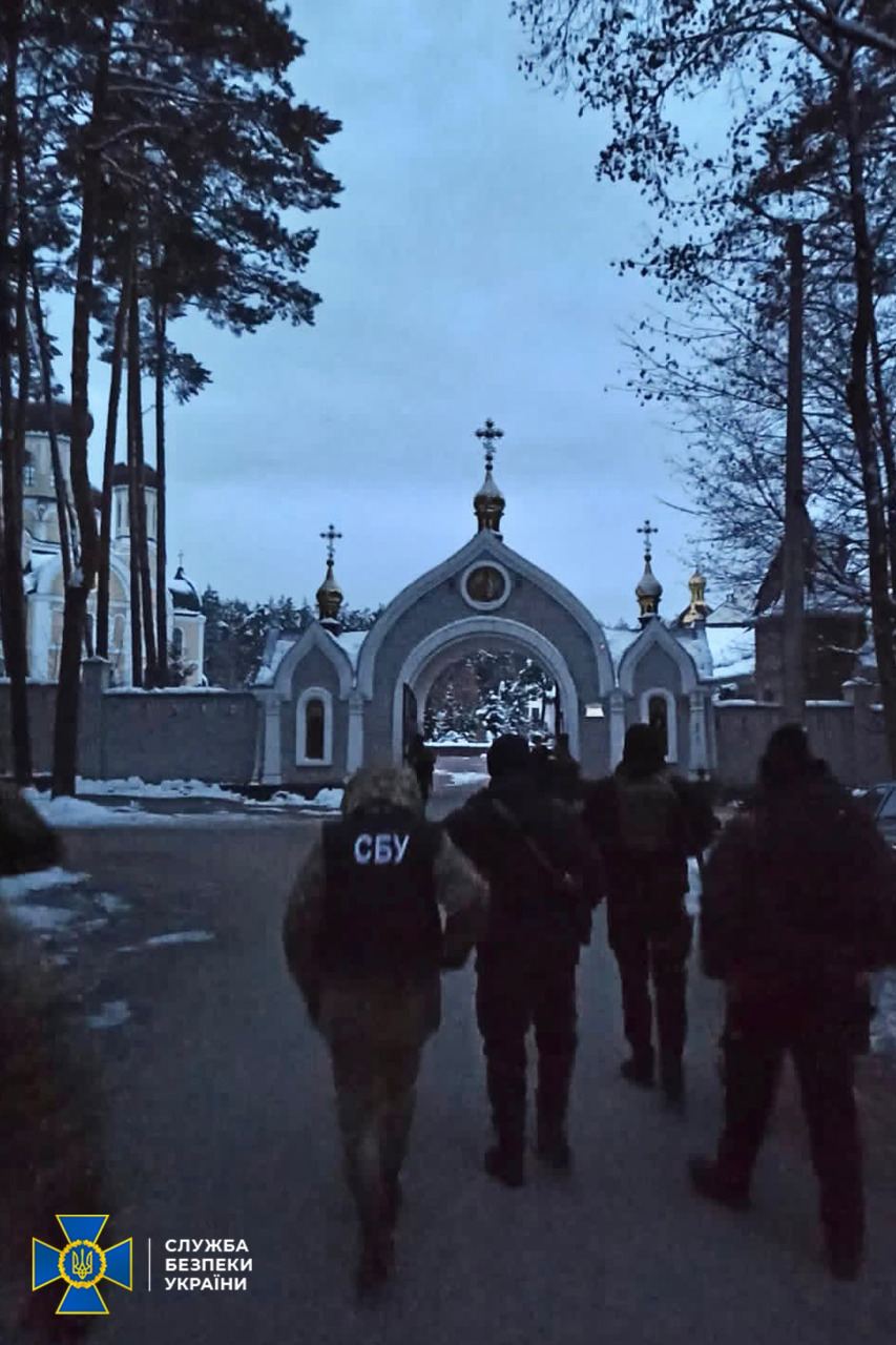 СБУ проводит обыски в храмах УПЦ в трех областях