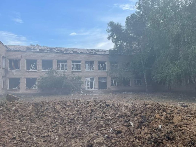 Химико-механический техникум в Славянске и средняя школа в Николаевке попали под обстрел
