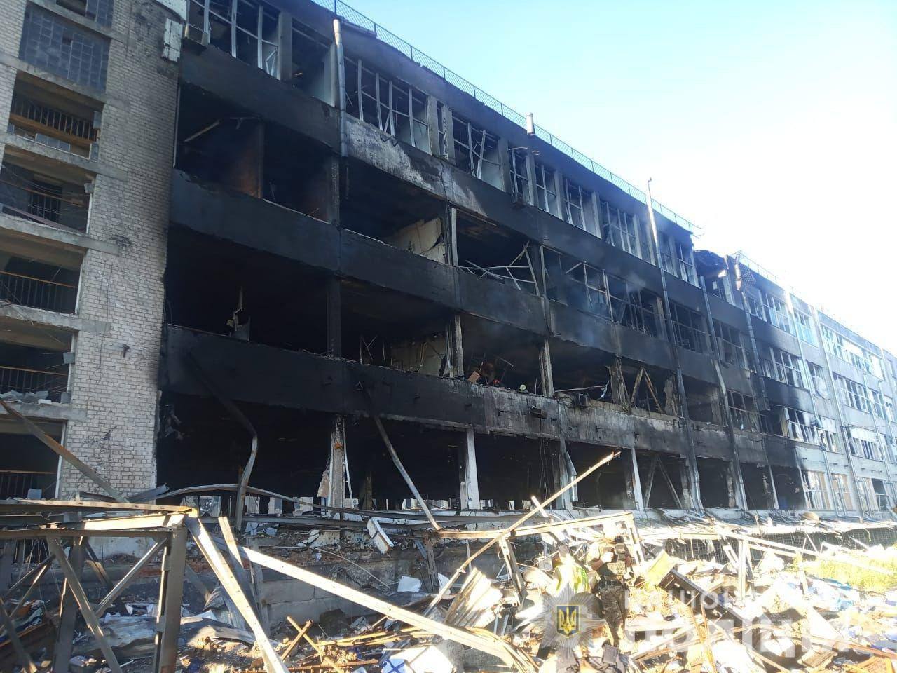 Пострадавшее от удара здание в Харькове, фото 1