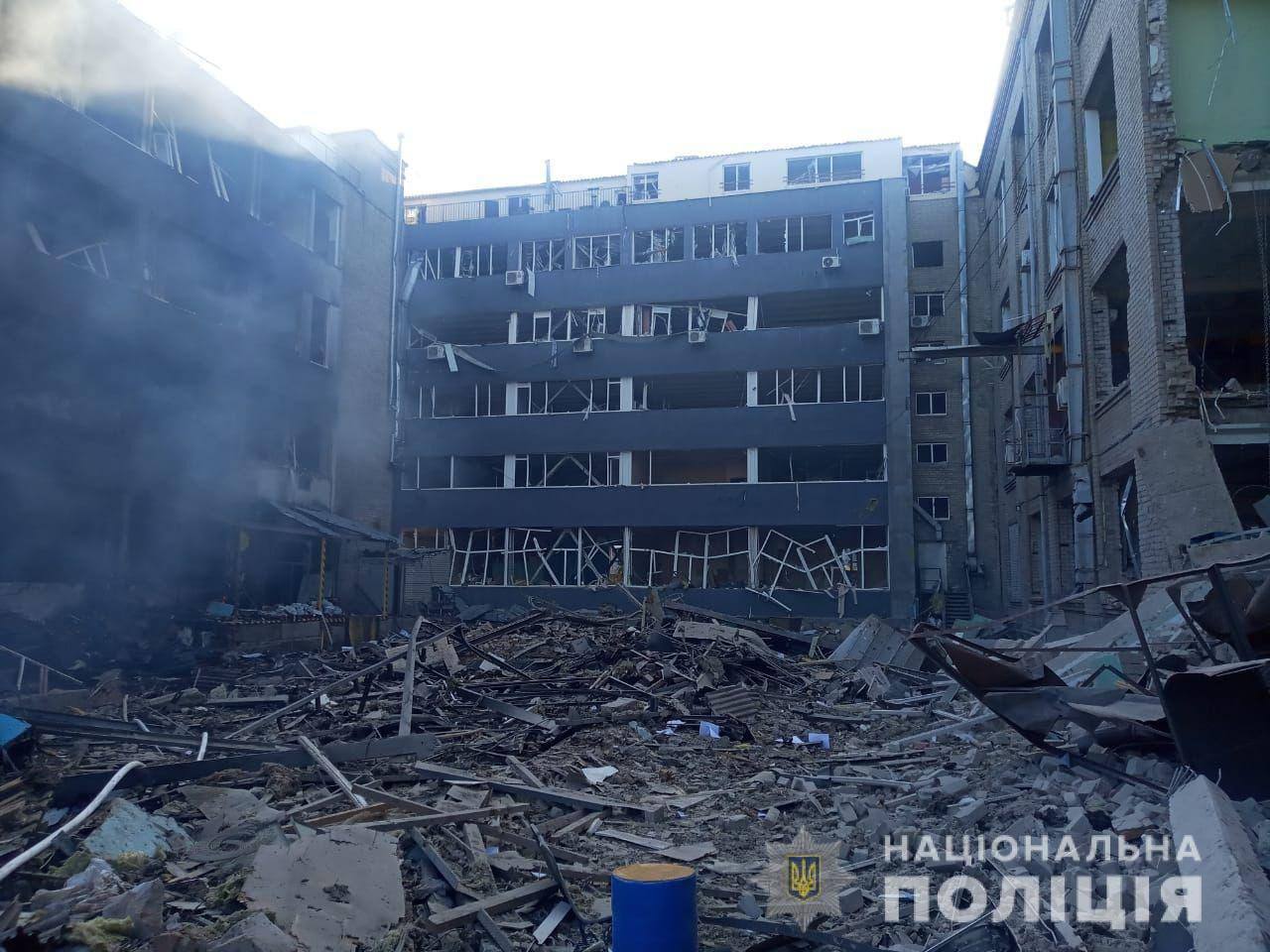 Пострадавшее от удара здание в Харькове, фото 2