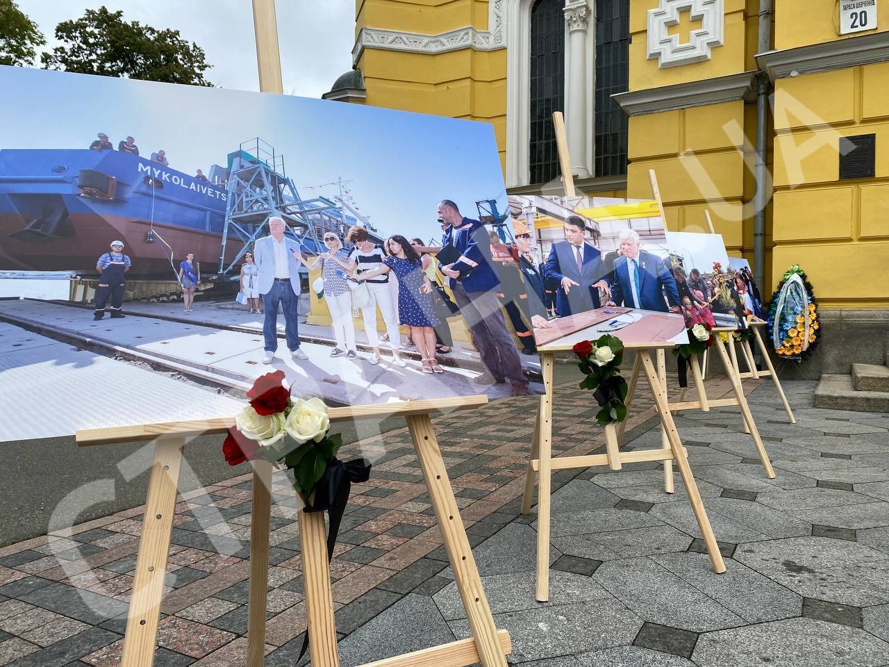 Олексія Вадатурського з дружиною поховають в Миколаєві (ФОТО) 11
