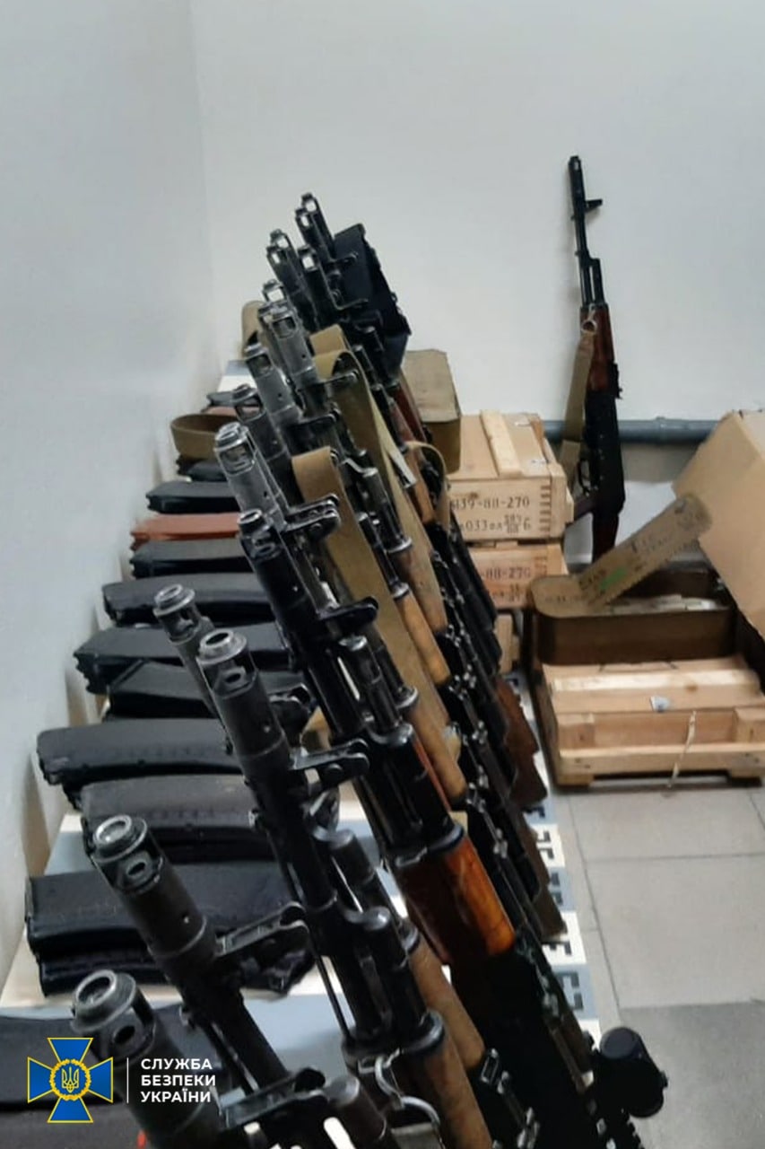 В СБУ сообщили о выявлении преступников, незаконно организовавшим склад оружия