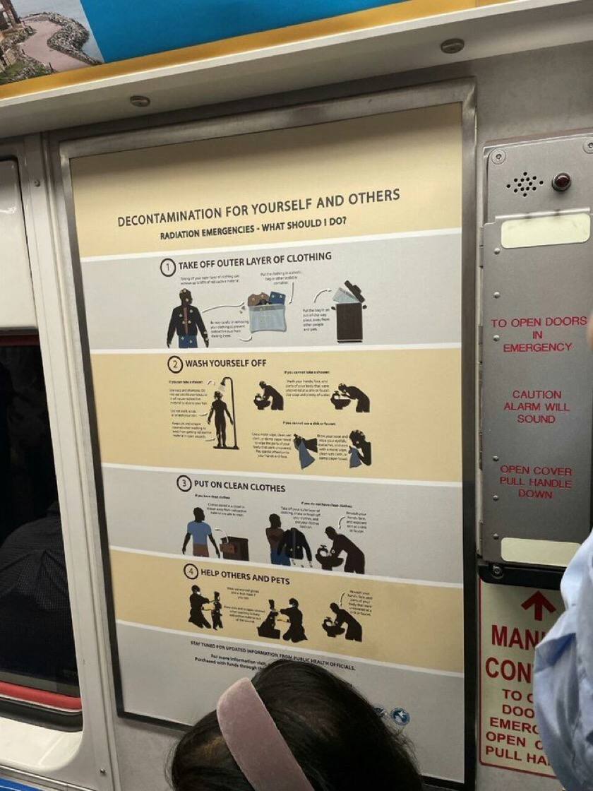 Предупреждения о выживании после радиационного облучения вывесили в метро Нью-Йорка