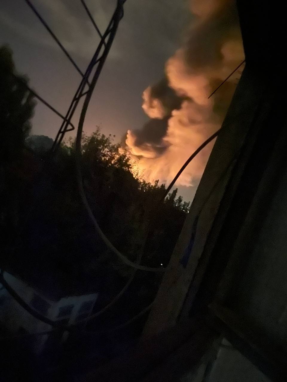 фото пожара в Днепре после ракетного обстрела 29 сентября