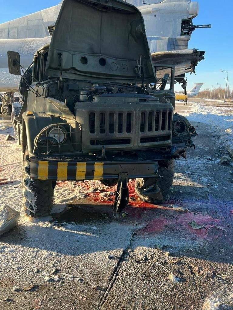 Фото повреждений бомбардировщика РФ на аэродроме Дягилево