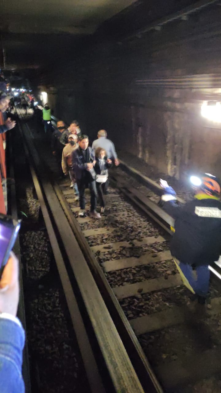 В Мехико столкнулись в метро два поезда