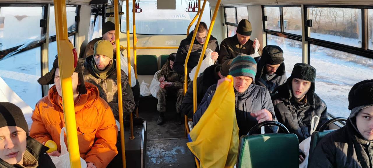 В Украину вернулись 50 военных